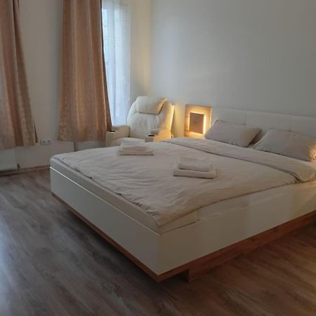 Apartments Angels O K B อัลเทนบวร์ก ภายนอก รูปภาพ