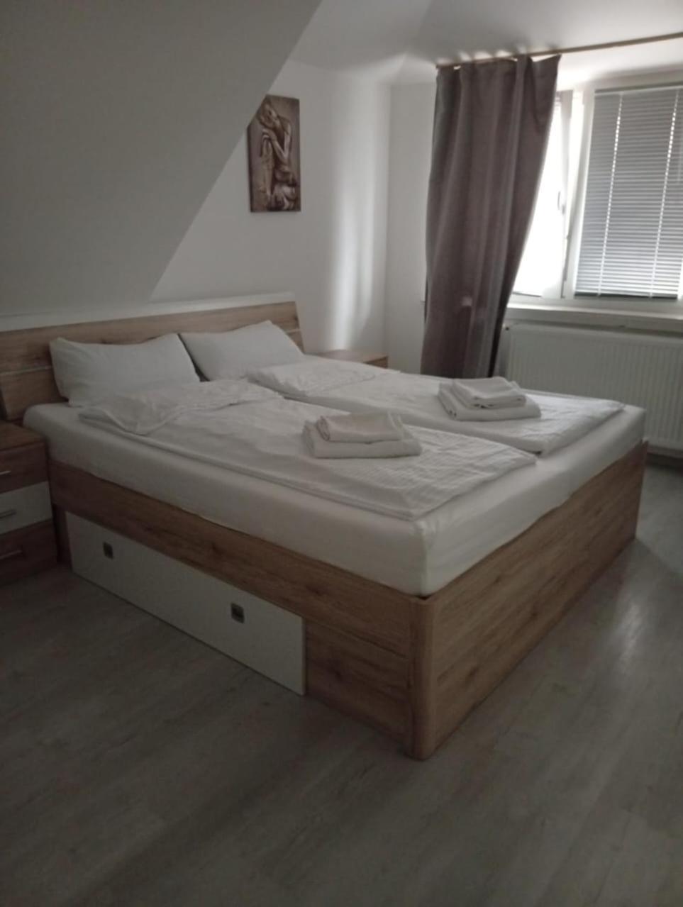 Apartments Angels O K B อัลเทนบวร์ก ภายนอก รูปภาพ